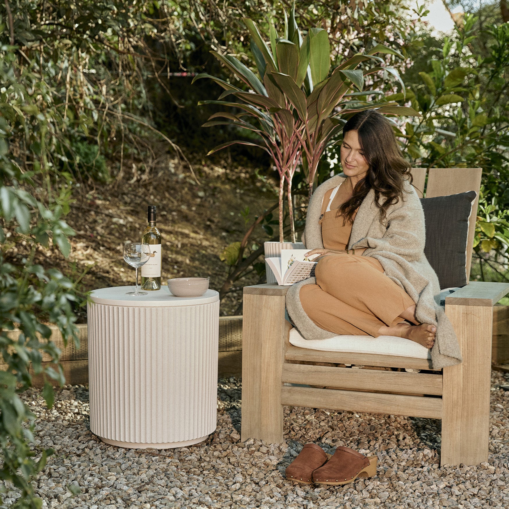demi chill side table - Image 92