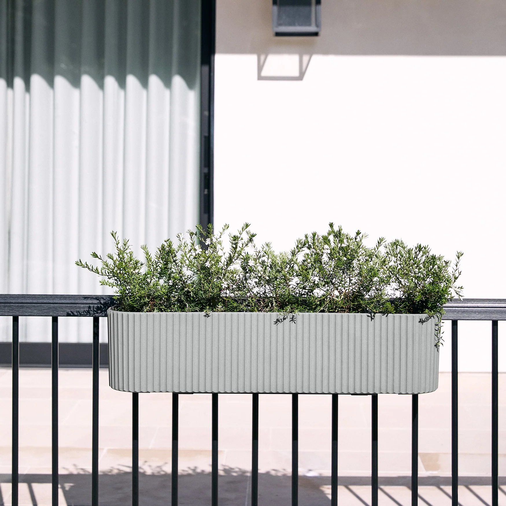 demi railing planter - Image 59