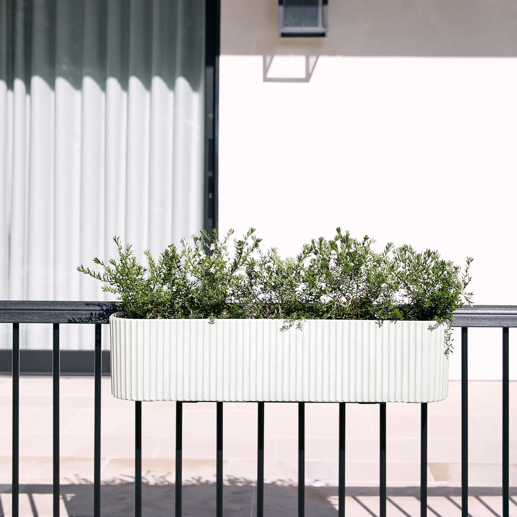 demi railing planter - Image 64