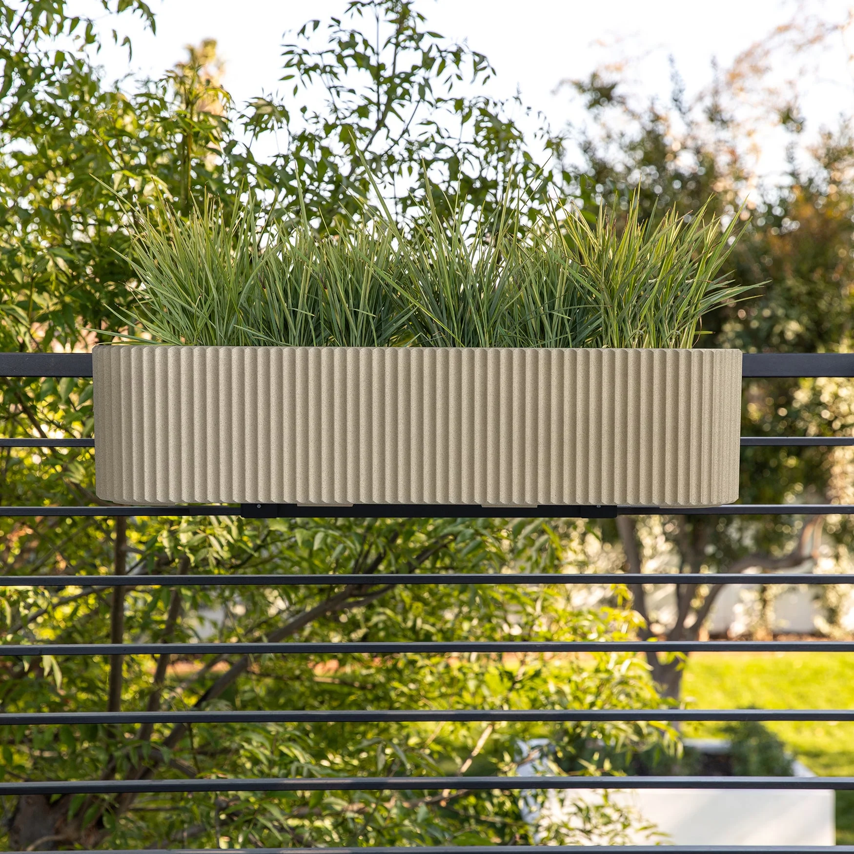 demi railing planter - Image 67