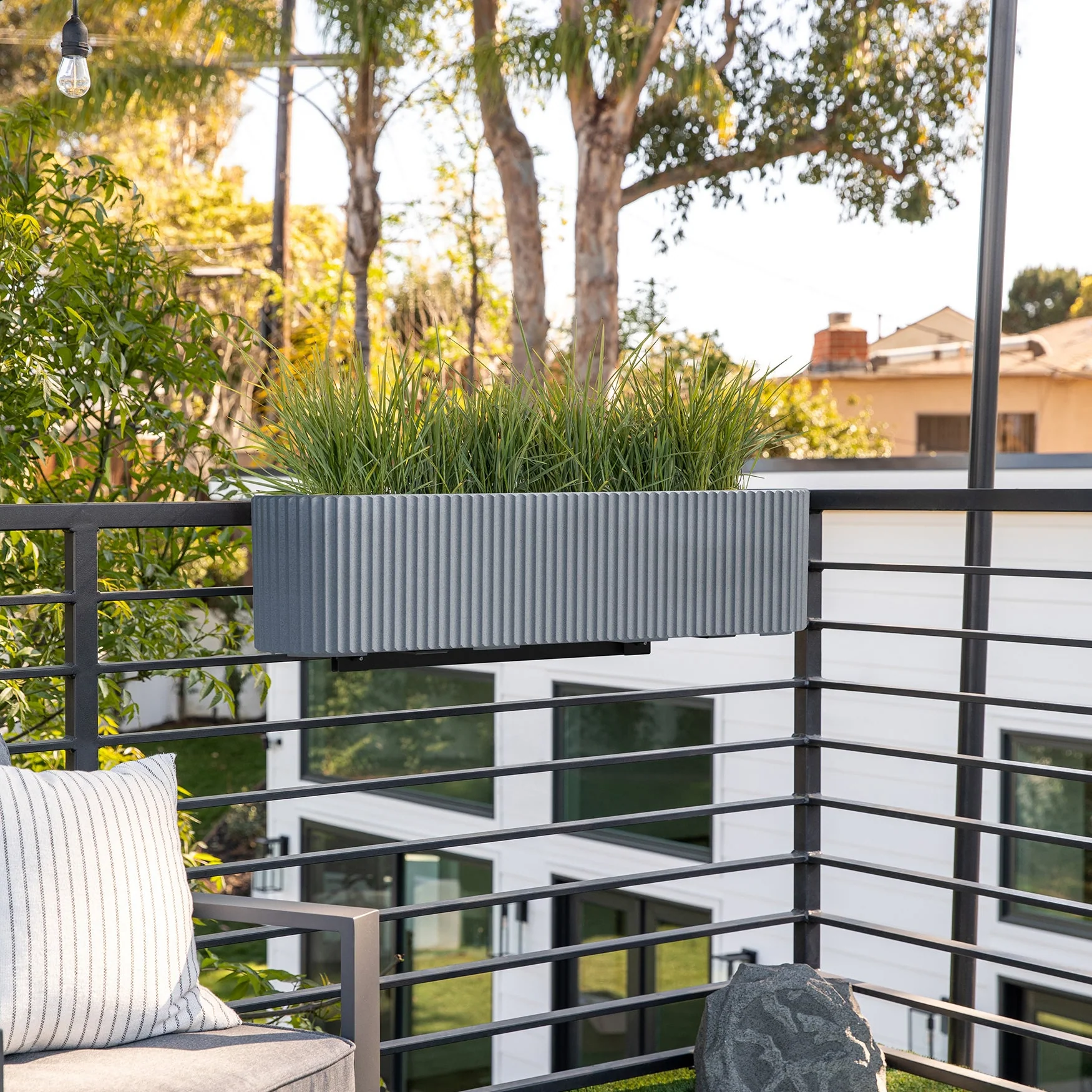 demi railing planter - Image 72