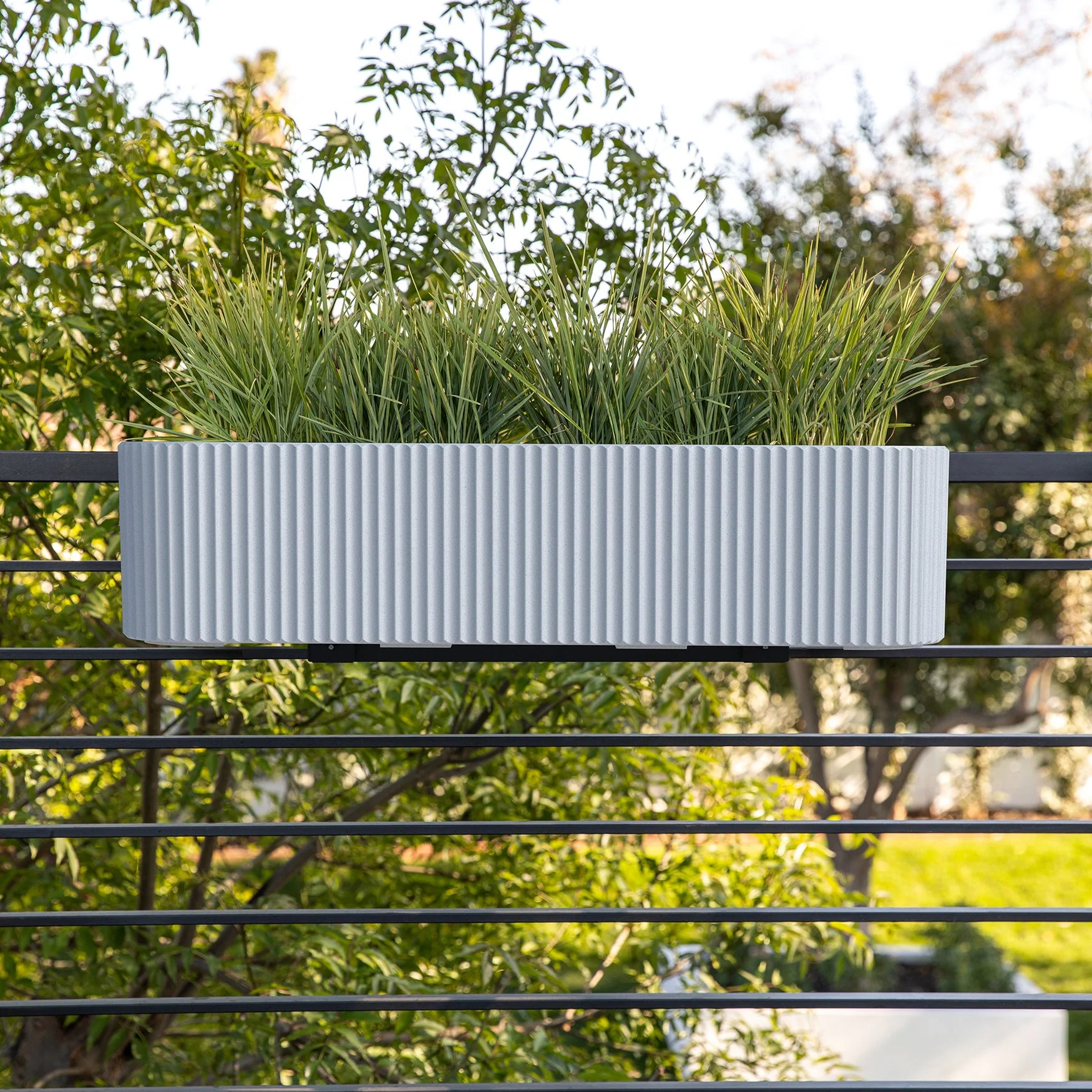 demi railing planter - Image 74
