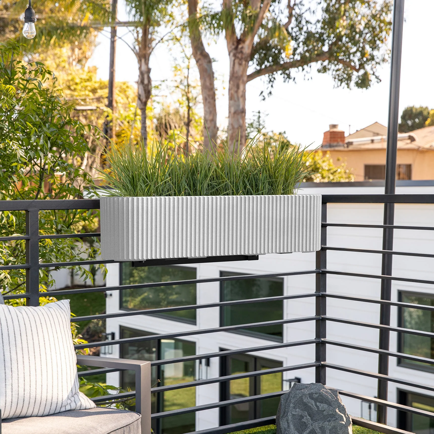demi railing planter - Image 76