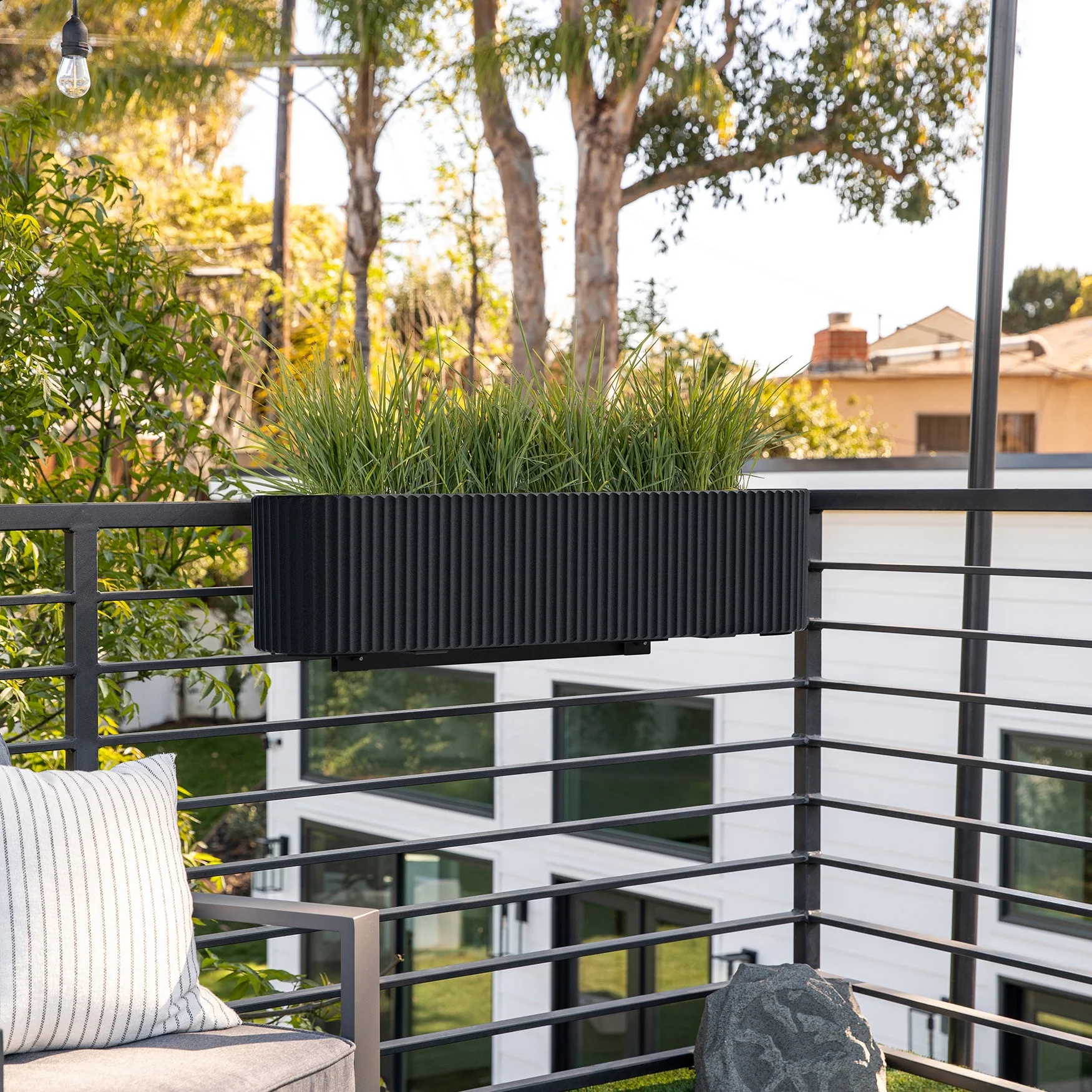 demi railing planter - Image 79