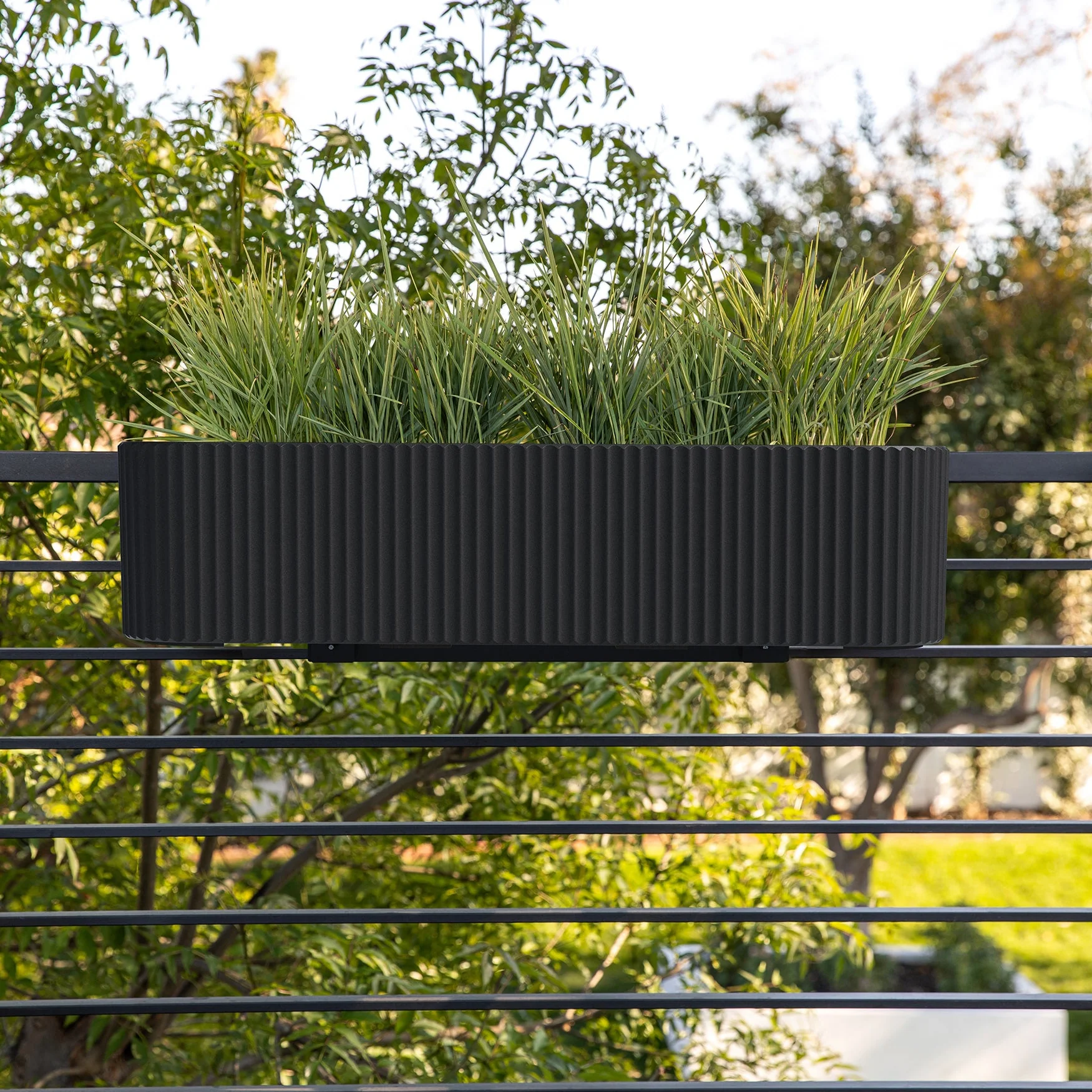 demi railing planter - Image 80