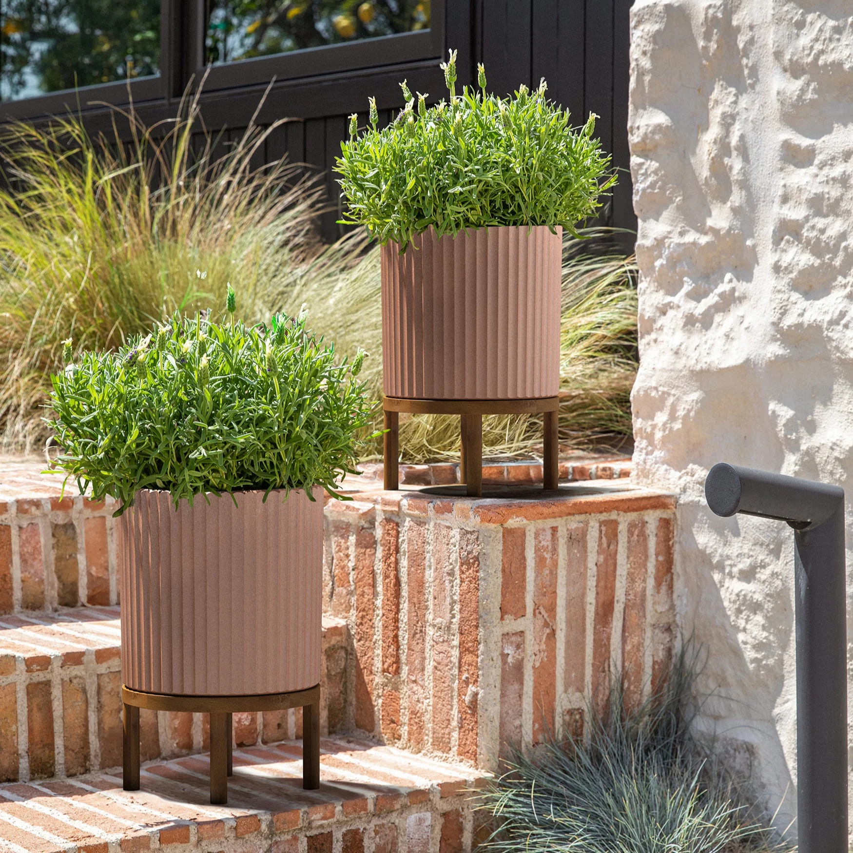 demi raised planter - Image 175
