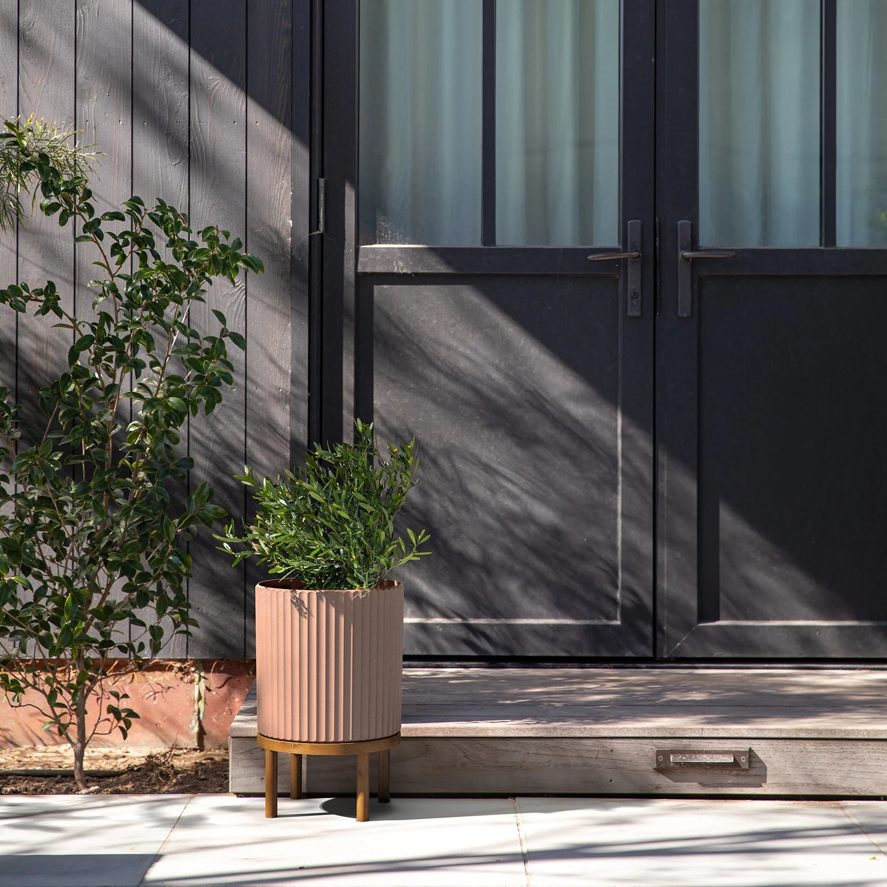 demi raised planter - Image 176
