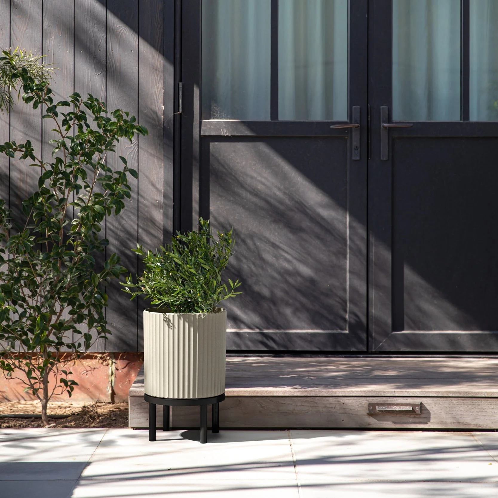 demi raised planter - Image 80