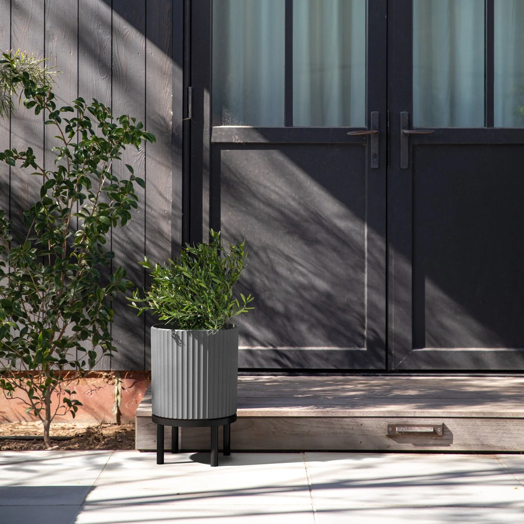 demi raised planter - Image 92
