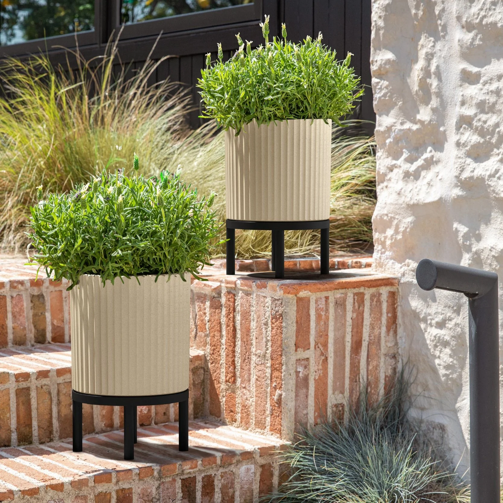 demi raised planter - Image 95