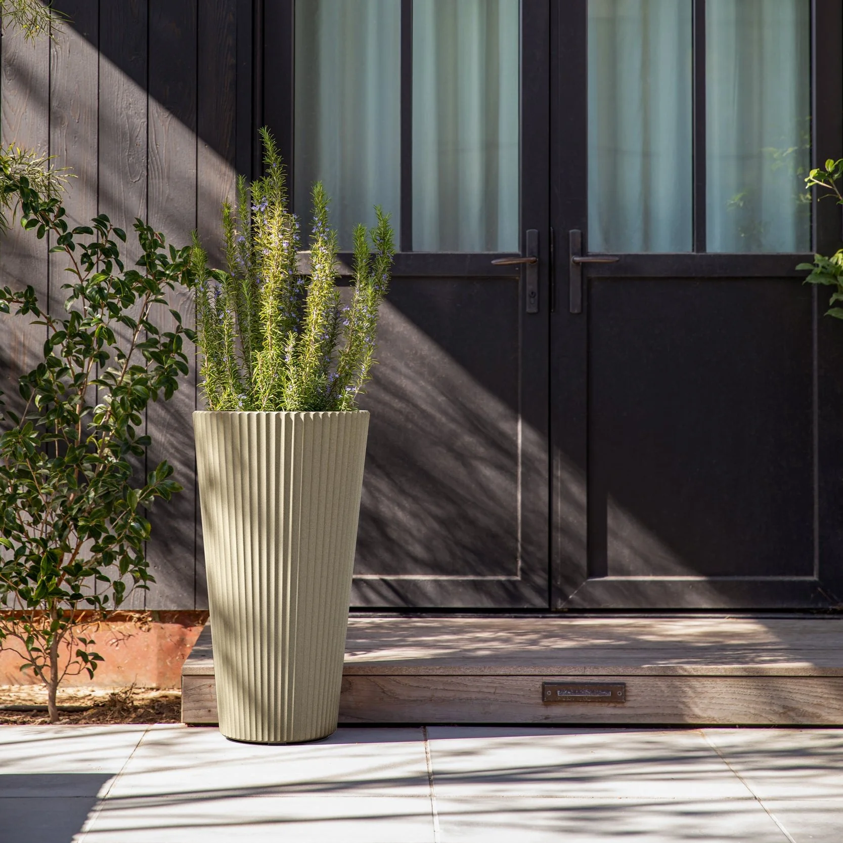 demi tall planter - Image 39