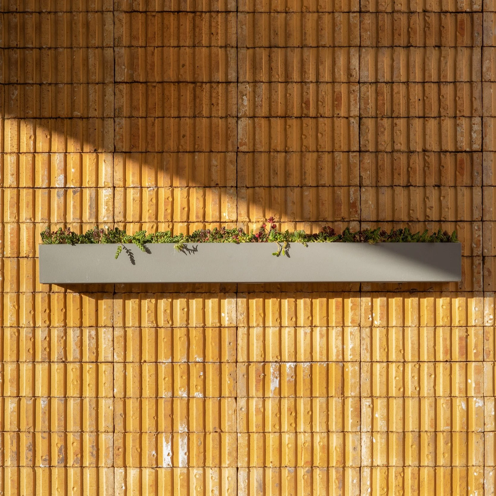 geo hanging trough planter - Image 22