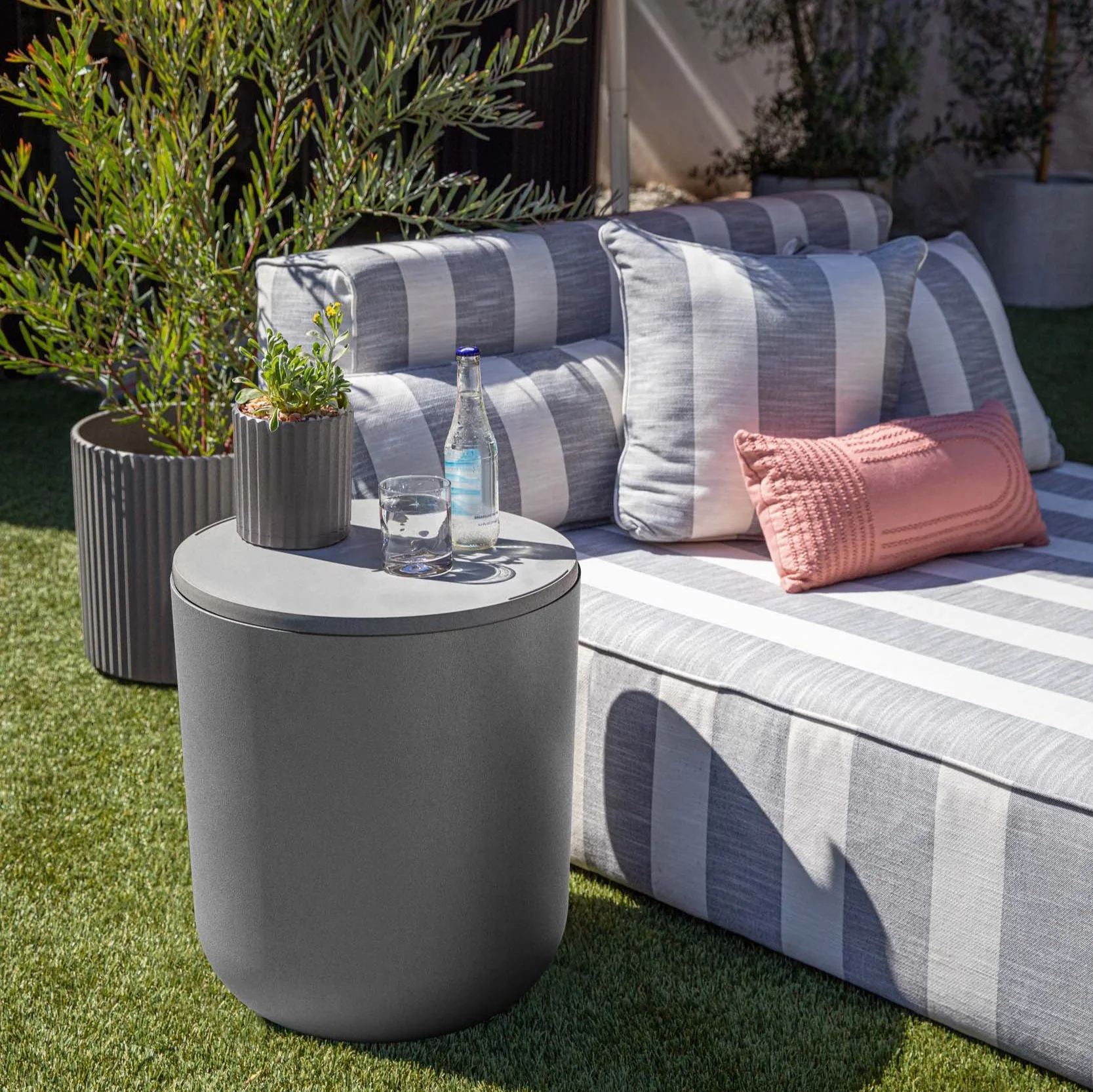 kona chill side table - Image 17