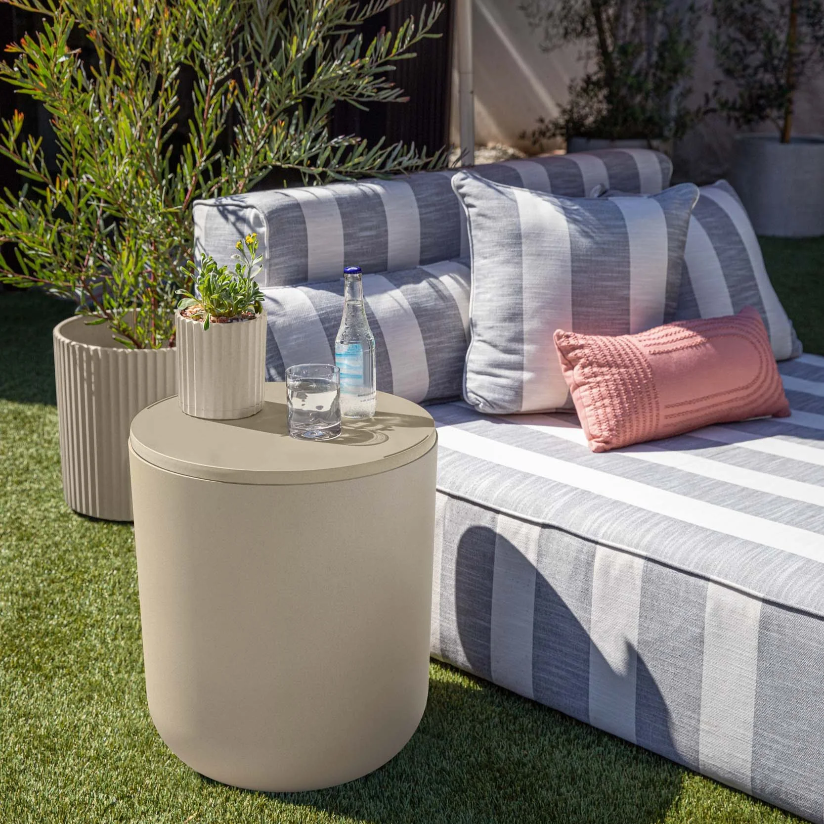 kona chill side table - Image 33