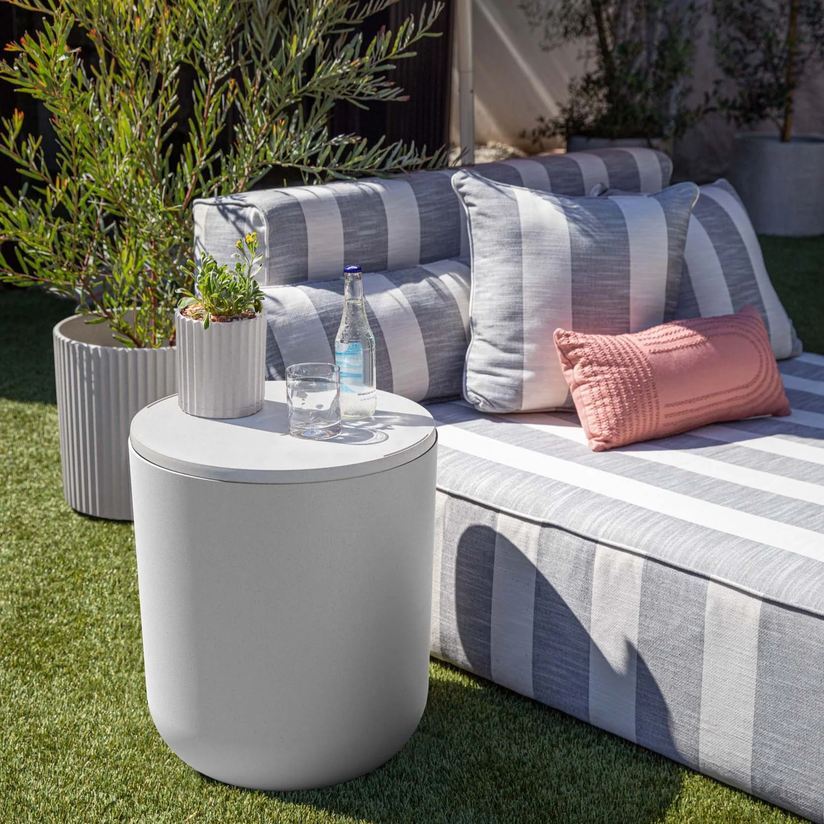 kona chill side table - Image 36