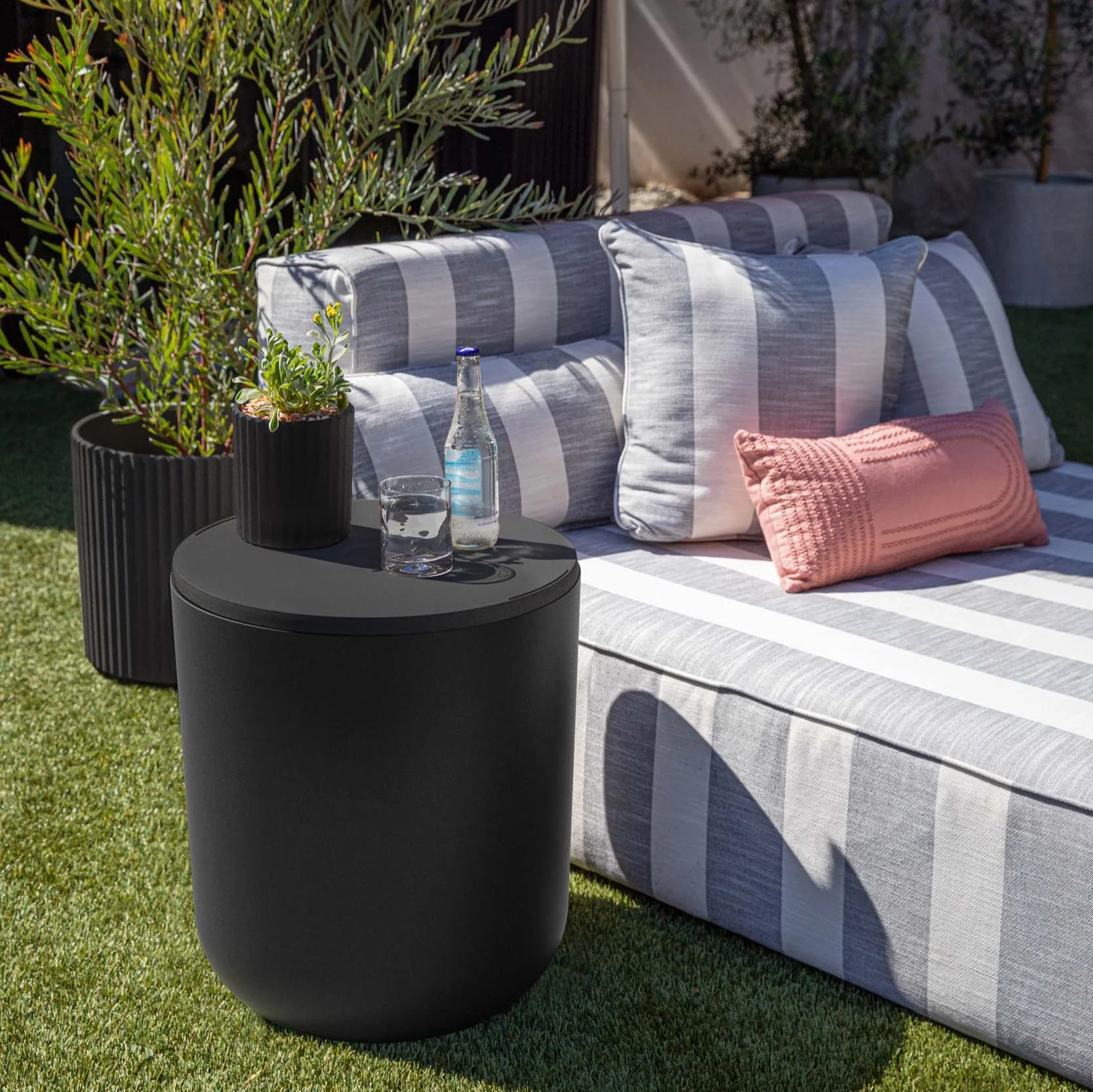 kona chill side table - Image 9
